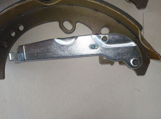 Sostituzione FN2809 delle ganasce del freno del tamburo di Fortuner 04495-OK070