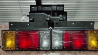4JB1 8-94178619-0 NPR NHR 100P Lampada combinata di coda